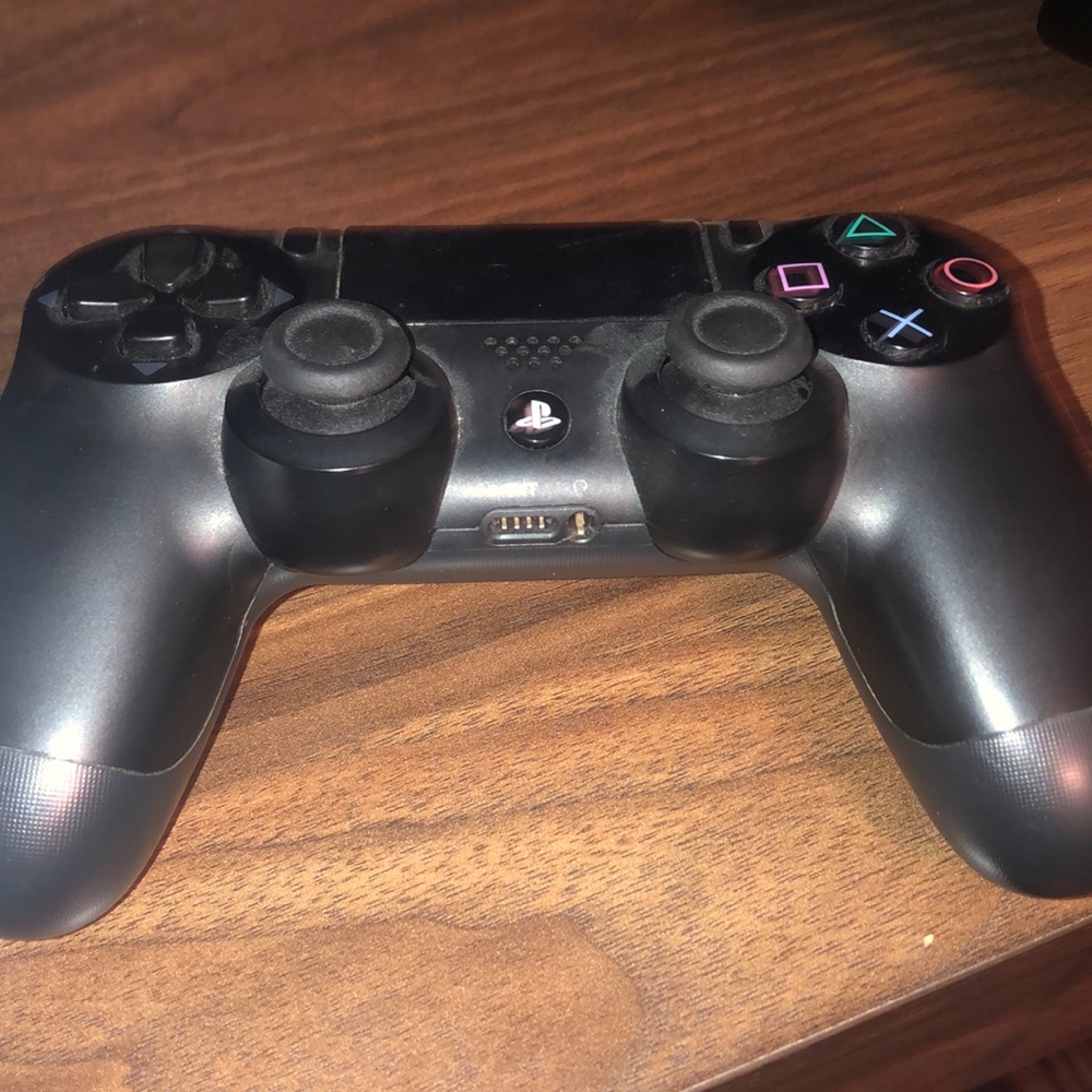 PlayStation 4 - Picture 5 of 6